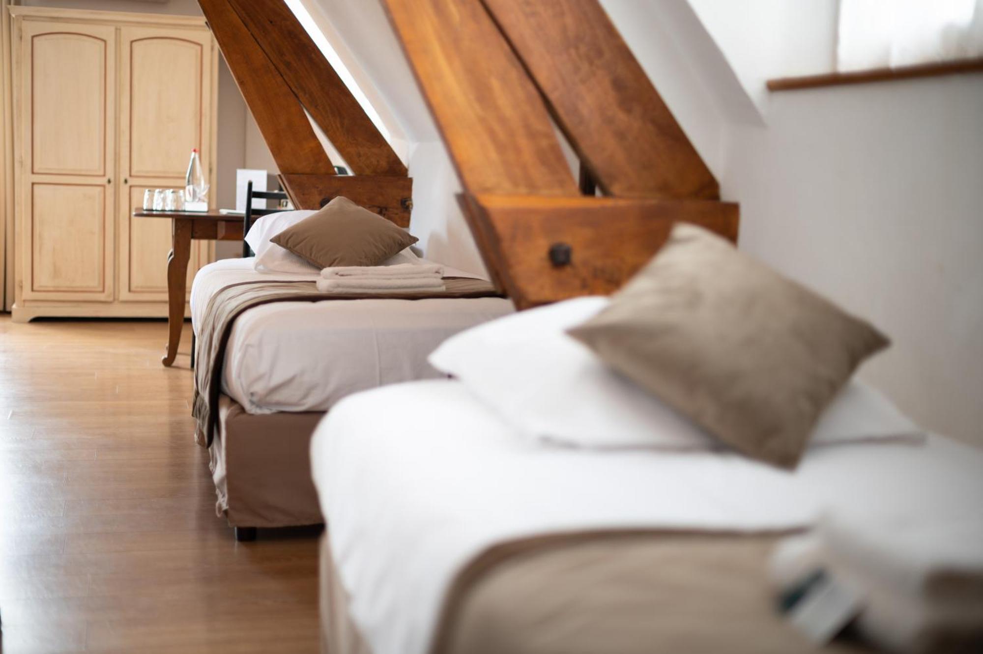 Logis Hotels - Hotel Restaurant Domaine Les Falaises Martel Rom bilde