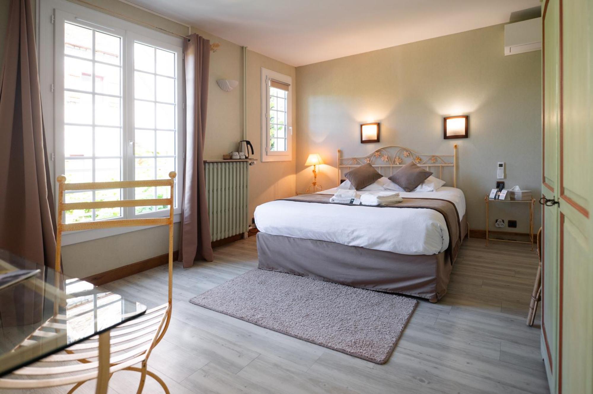 Logis Hotels - Hotel Restaurant Domaine Les Falaises Martel Eksteriør bilde